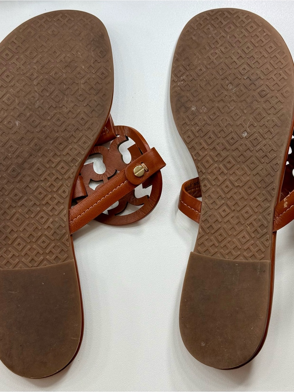 Tory Burch Cognac Leather Logo Thong Sandals WORN ONCE - Picture 8 of 11
